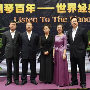 扒开胸罩露出㊙️动漫
